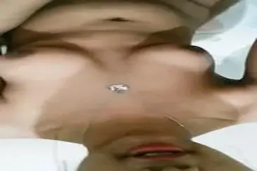 Cewek Cantik Sapa Penonton Sebelum Colmek Becek